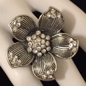 EUC Antique Silver Rhinestone Flower Cocktail Ring – Lane Bryant (Stretchy)